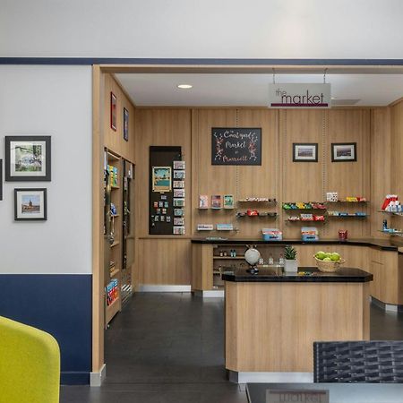 Отель Courtyard By Marriott Toulouse Airport Экстерьер фото