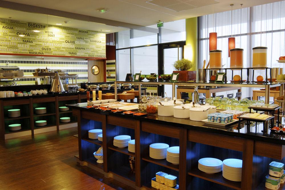 Отель Courtyard By Marriott Toulouse Airport Экстерьер фото