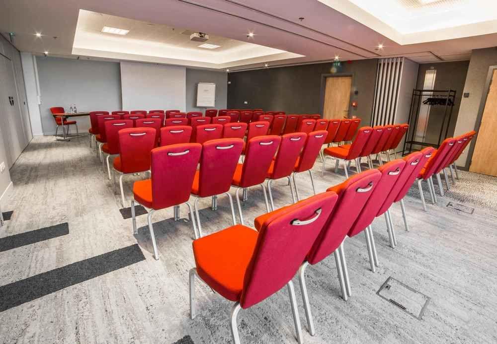 Отель Courtyard By Marriott Toulouse Airport Экстерьер фото