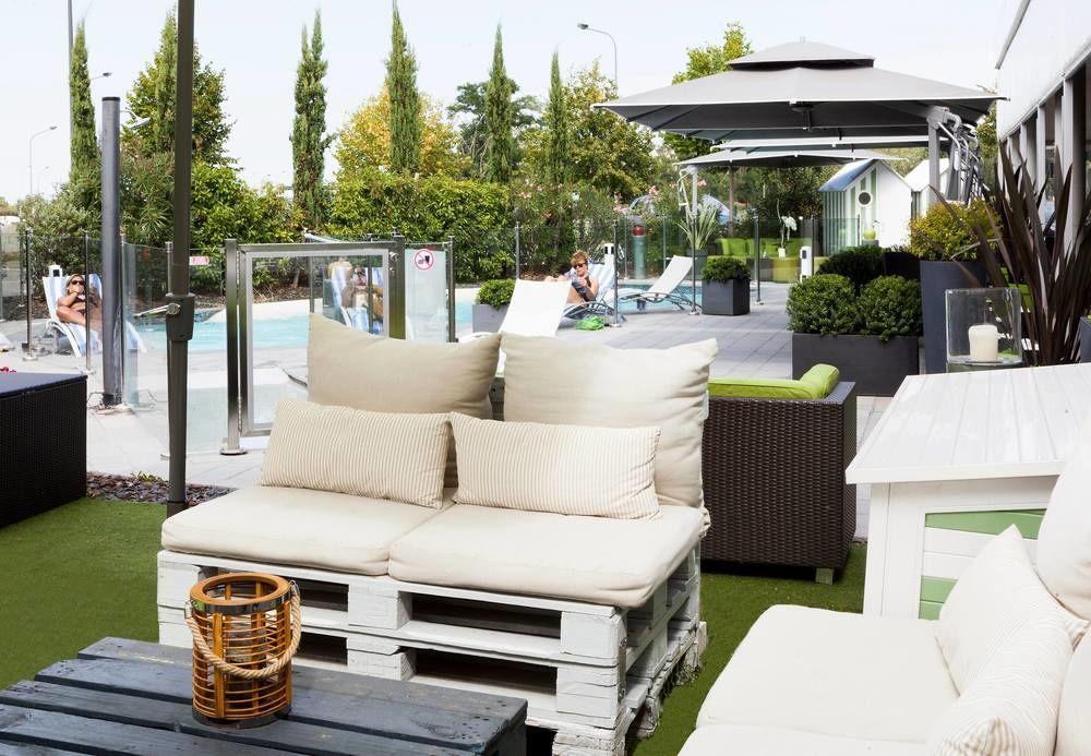 Отель Courtyard By Marriott Toulouse Airport Экстерьер фото