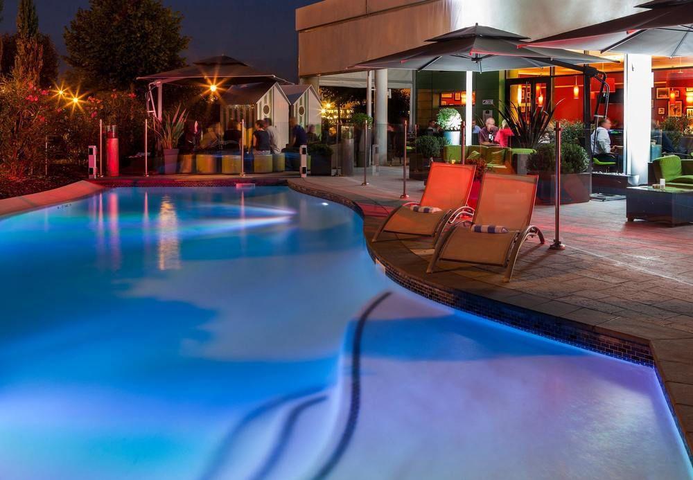 Отель Courtyard By Marriott Toulouse Airport Экстерьер фото