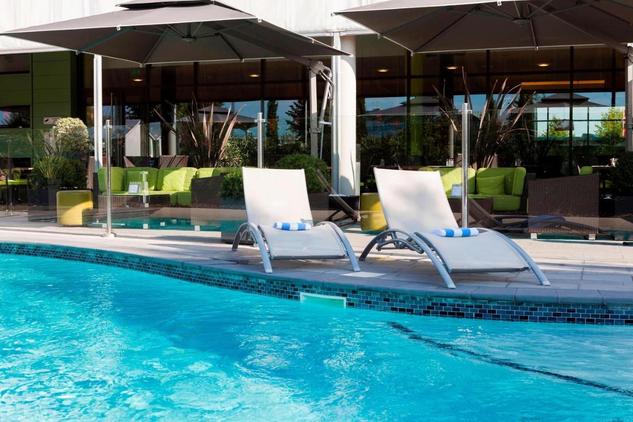 Отель Courtyard By Marriott Toulouse Airport Экстерьер фото