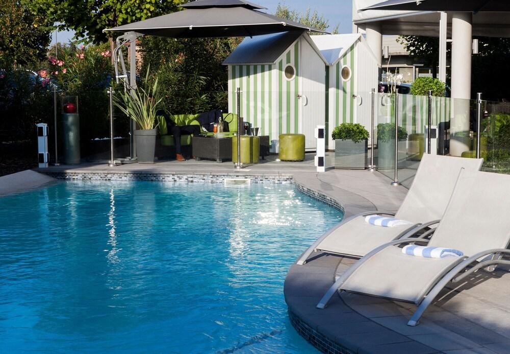 Отель Courtyard By Marriott Toulouse Airport Экстерьер фото