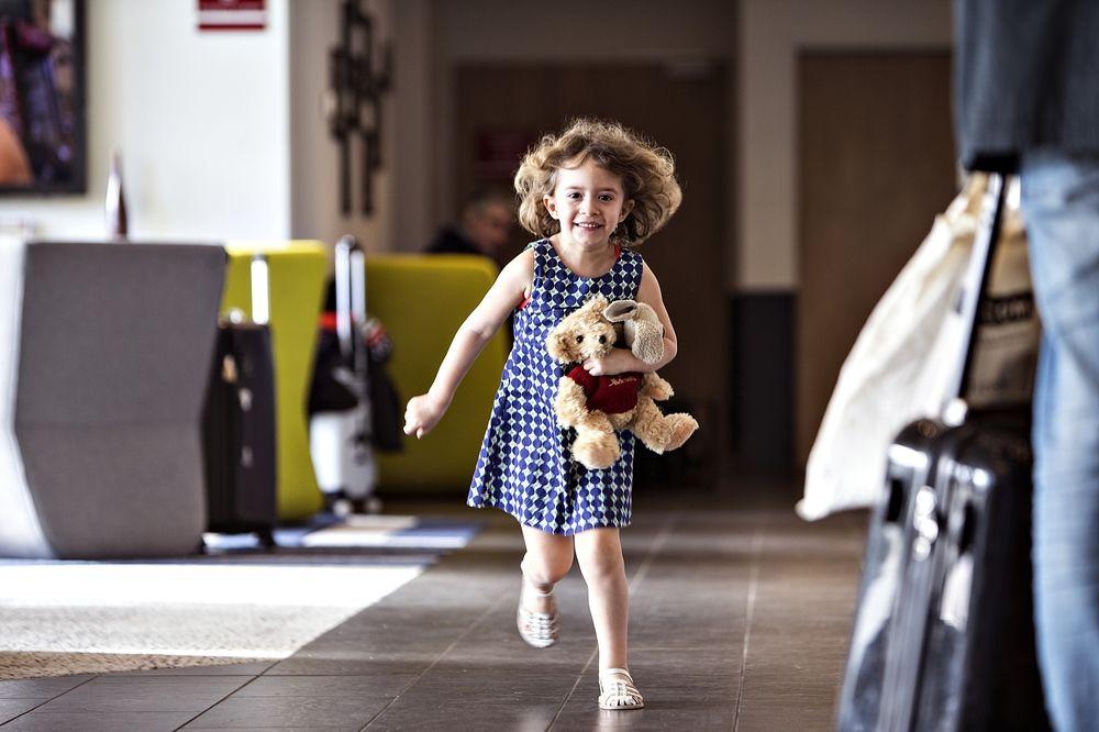 Отель Courtyard By Marriott Toulouse Airport Экстерьер фото