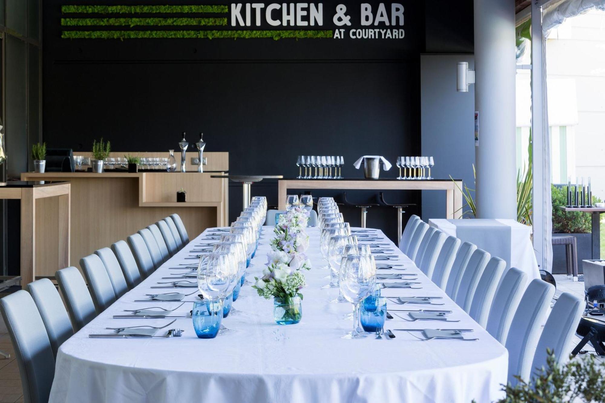 Отель Courtyard By Marriott Toulouse Airport Экстерьер фото