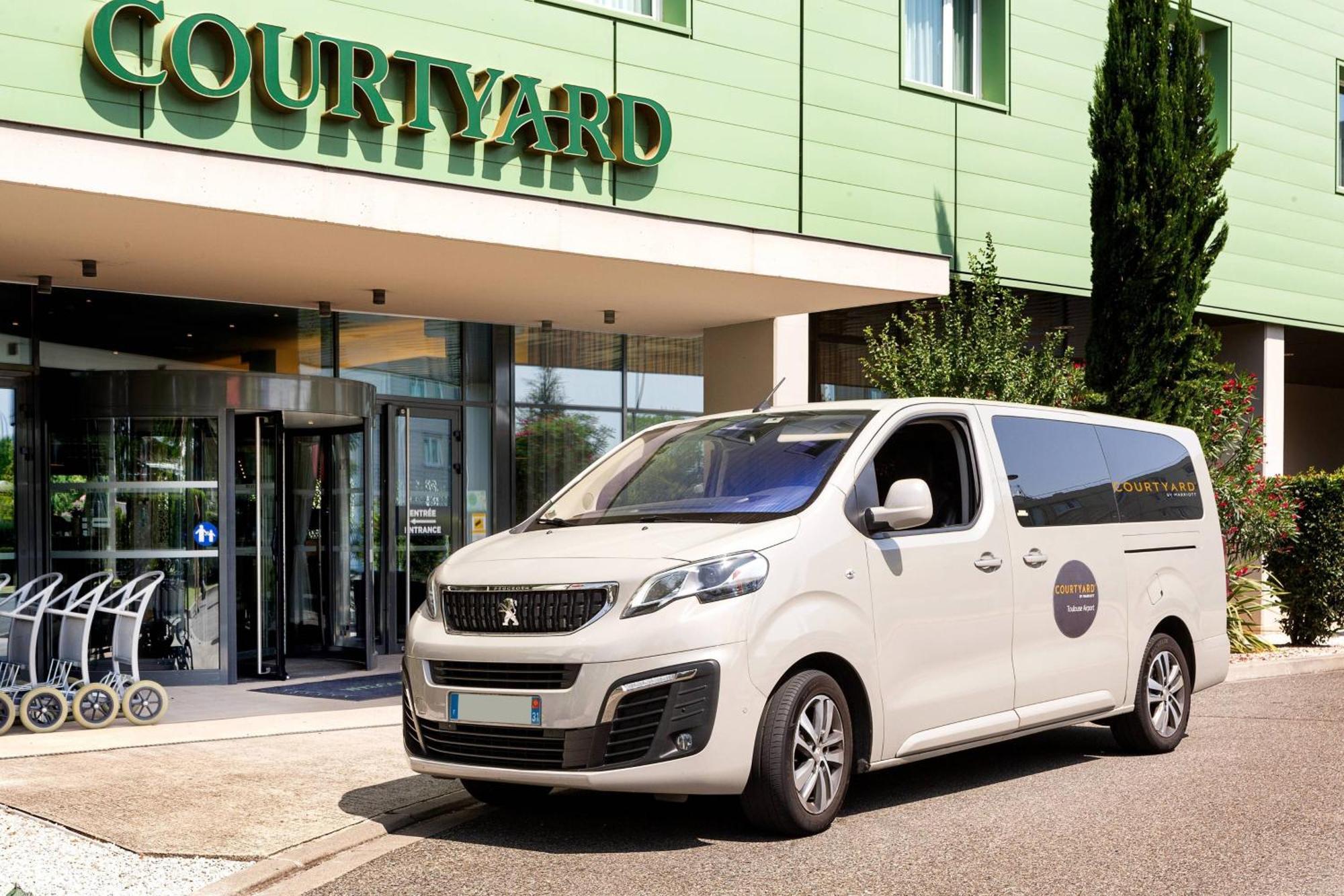 Отель Courtyard By Marriott Toulouse Airport Экстерьер фото